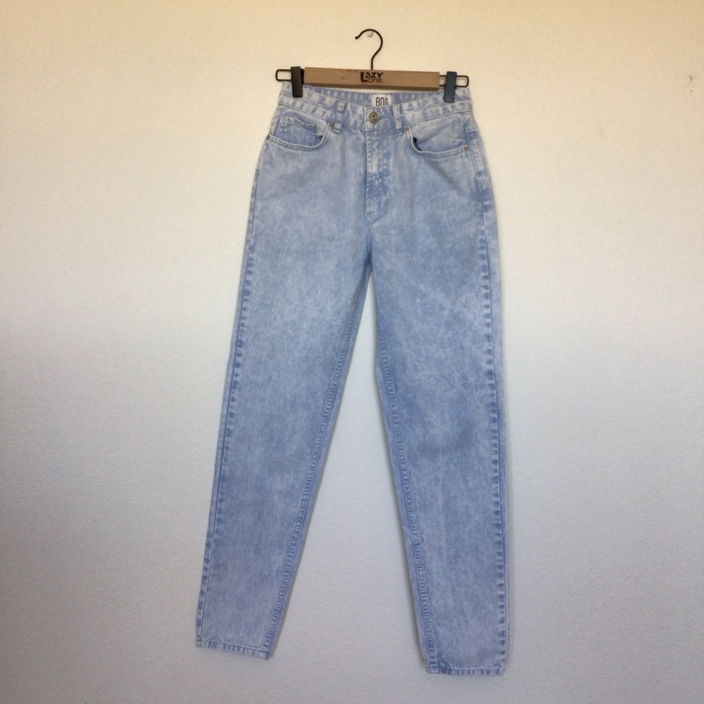 BDG Urban Outfitters Mom Jeans Size 25”